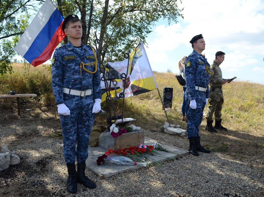 18 героев, отдавших жизнь за мир: в Новороссийске увековечили память моряков-пехотинцев 