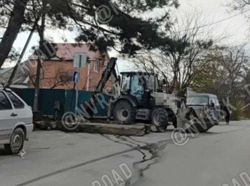 Пробок добавляют ямы и мост в Новороссийске