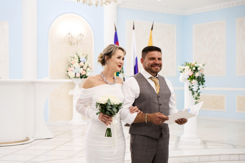 Супружеская пара из Новороссийска вновь сыграла свадьбу спустя 25 лет: секреты их семейной жизни 