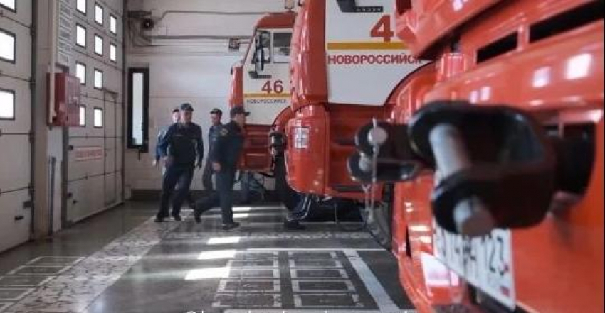Ночной пожар в Сочи уничтожил два частных дома в Кудепсте