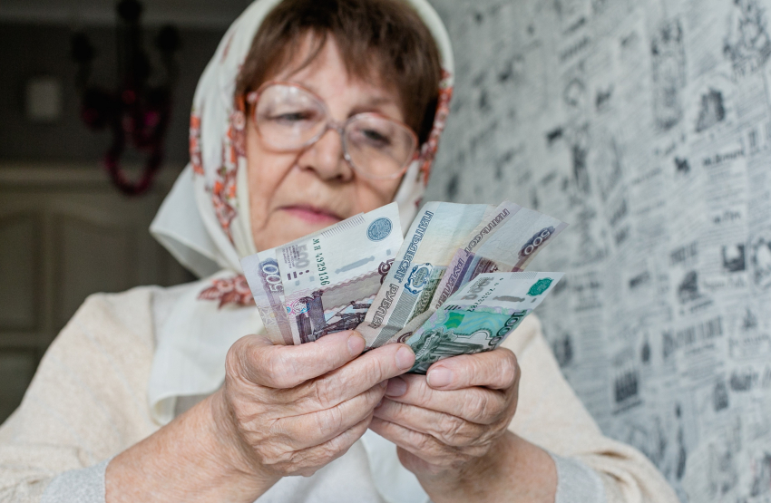 Жителям Новороссийска поднимут пенсии и пособия: подробности
