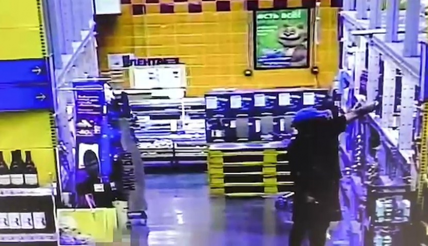 Никакого праздника! Новороссийские росгвардейцы задержали кавказца в супермаркете