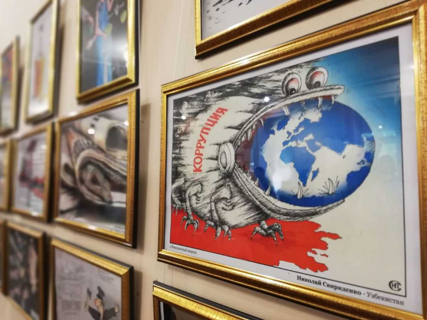 Художники со всего мира рисовали картины о взятках для фестиваля в Новороссийске