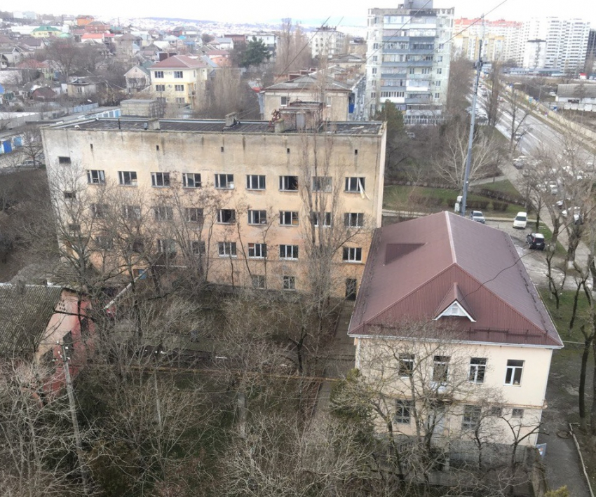 Из заброшенного здания СЭС жительница Новороссийска предложила сделать поликлинику 