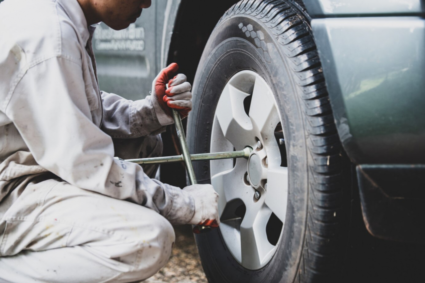 Берегите колёса и диски по пути в Краснодар: новороссийцы меняют шины из-за ям на дороге 