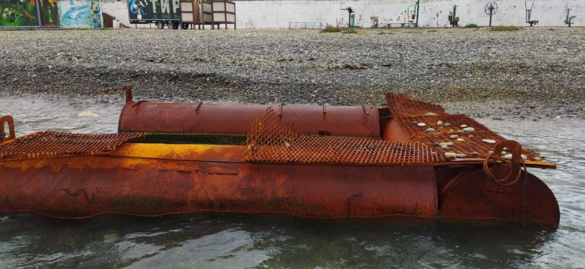 "Неопознанный» плавающий объект замечен в море Новороссийска 