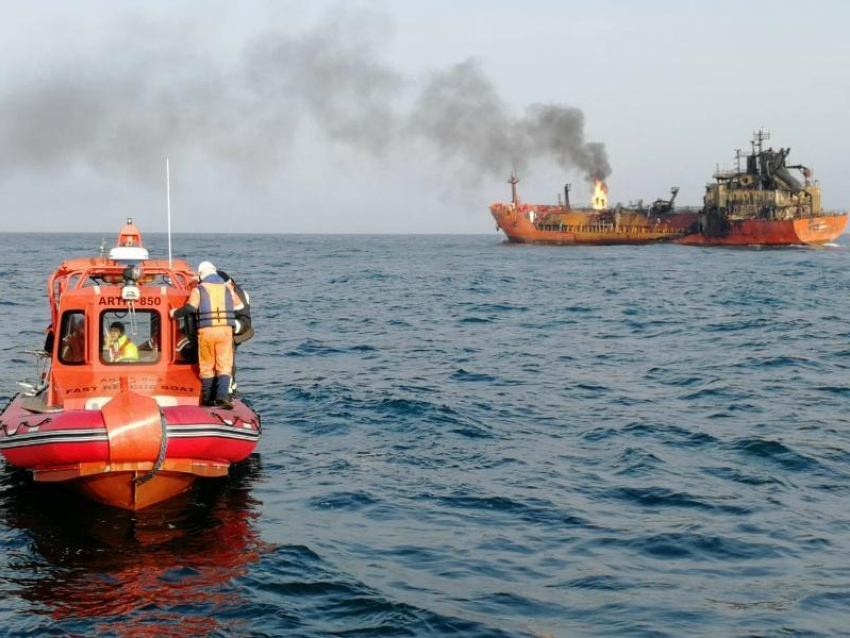Новороссийские спасатели потушили пожар на газовозах и вернулись домой