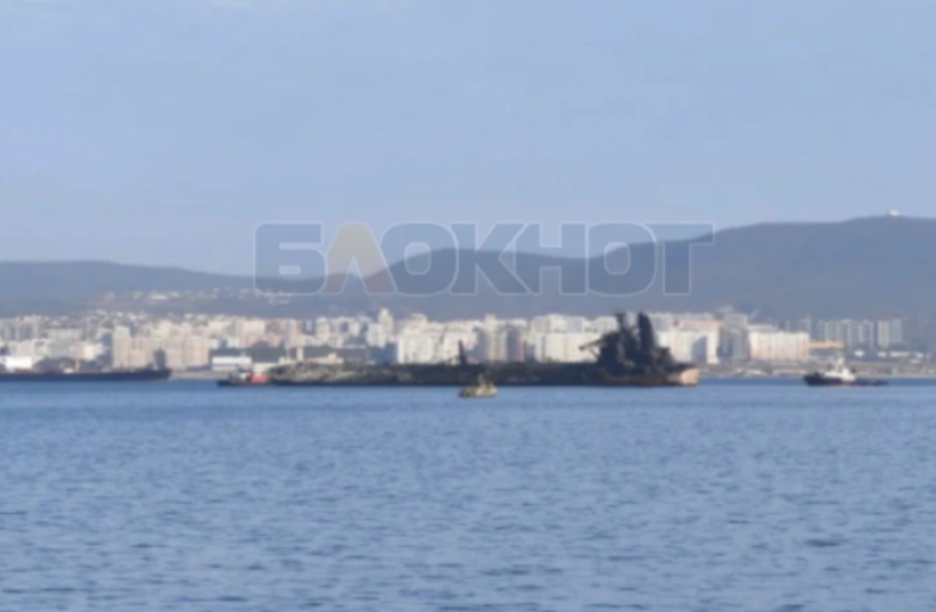 Танкер, горевший в Сочи, перетащили в порт Новороссийск
