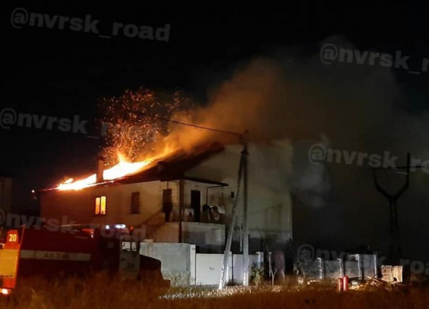 Что ни ночь, то пожар: в Новороссийске огонь охватил частный дом