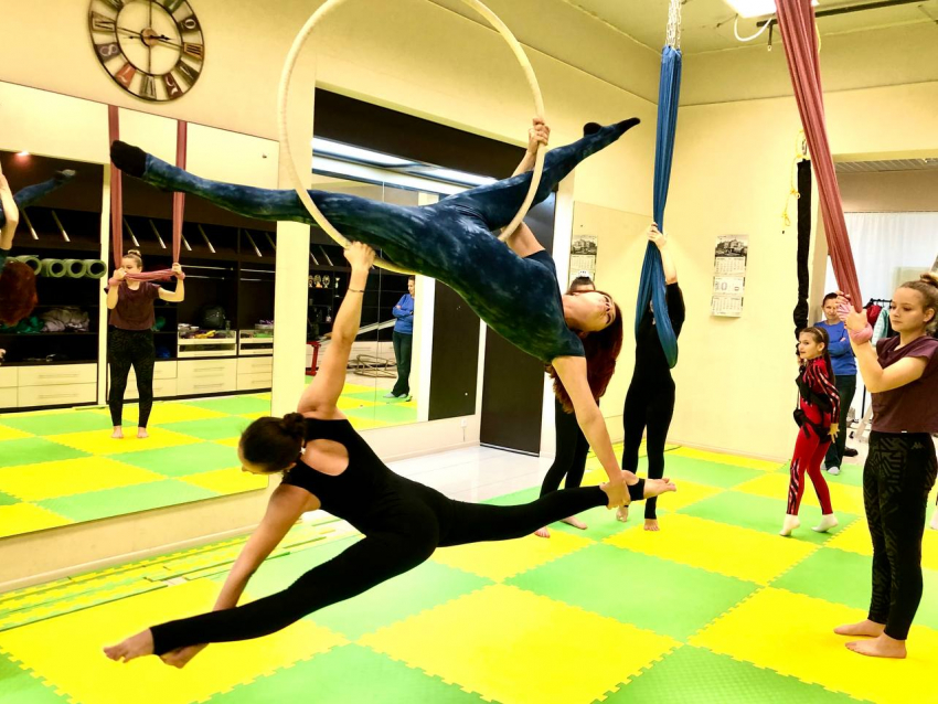 «Блокнот» ко Дню гимнастики: новороссийцы могут научиться «летать» 