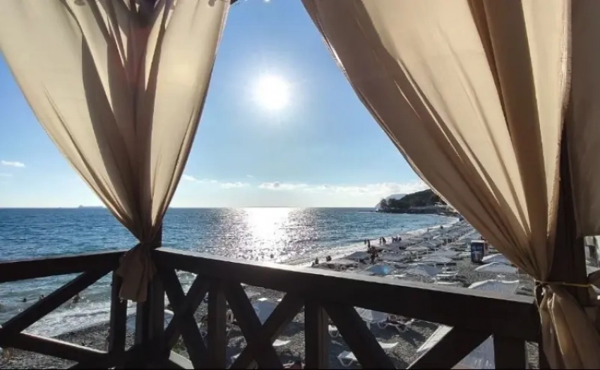 Новороссийцы отогреваются на улицах города