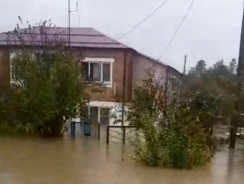 Новороссийским спасателям страшно видеть затопленные дома в Хадыженске