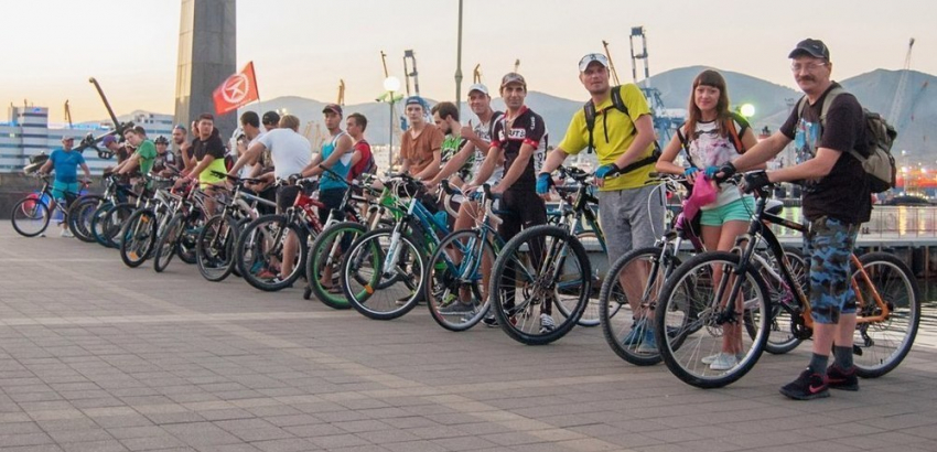 Новороссийским велосипедистам разрешили ездить ночью по набережной