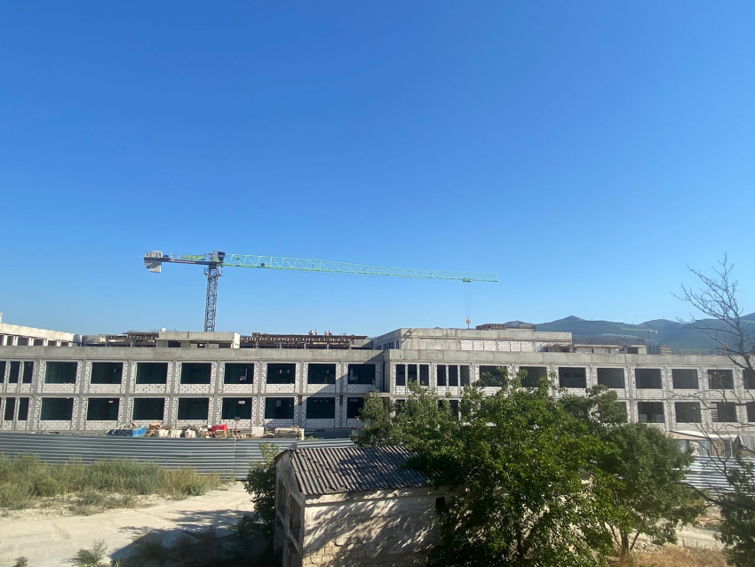 Терзают смутные сомнения: новороссийцы не верят, что школу в Цемдолине построят вовремя