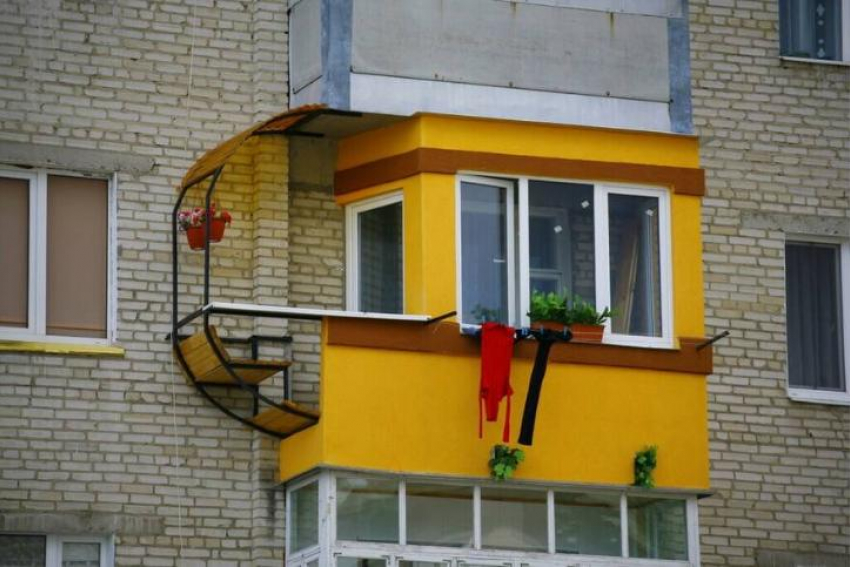 Это касается многих новороссийцев: с 1 марта 2022 года в России начнут штрафовать за остекление балкона