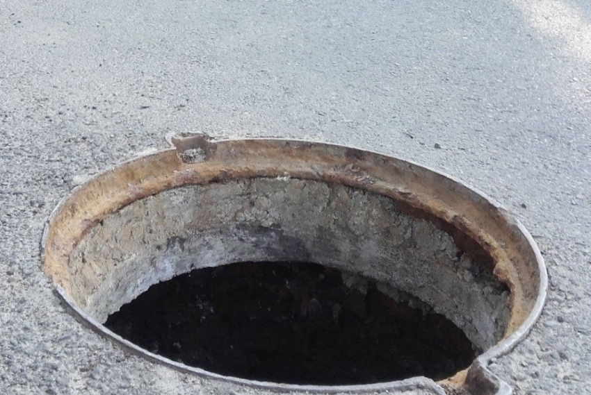 Смертельная опасность - в Новороссийске воруют крышки люков