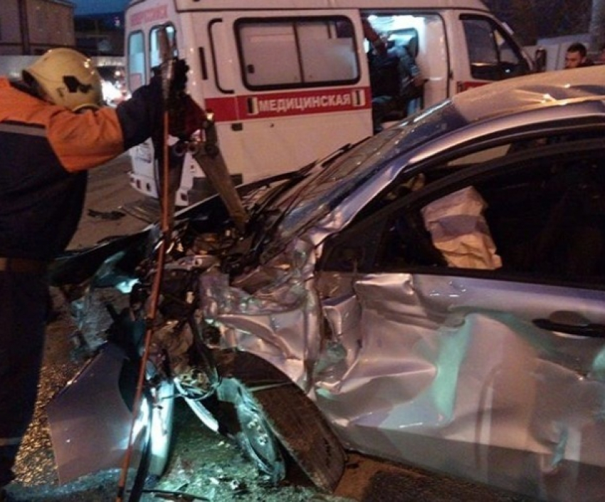 Народ в Новороссийске разбил ещё несколько машин в хлам