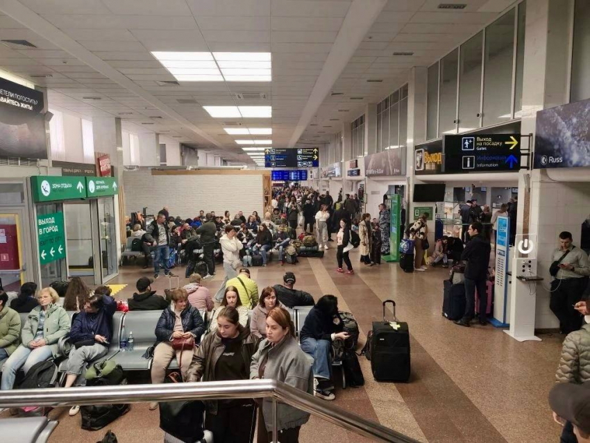 Краснодарский аэропорт закрыт: 10 рейсов ушли на запасные аэродромы 