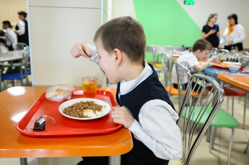 В Новороссийске все ученики начальных классов обеспечены горячим питанием