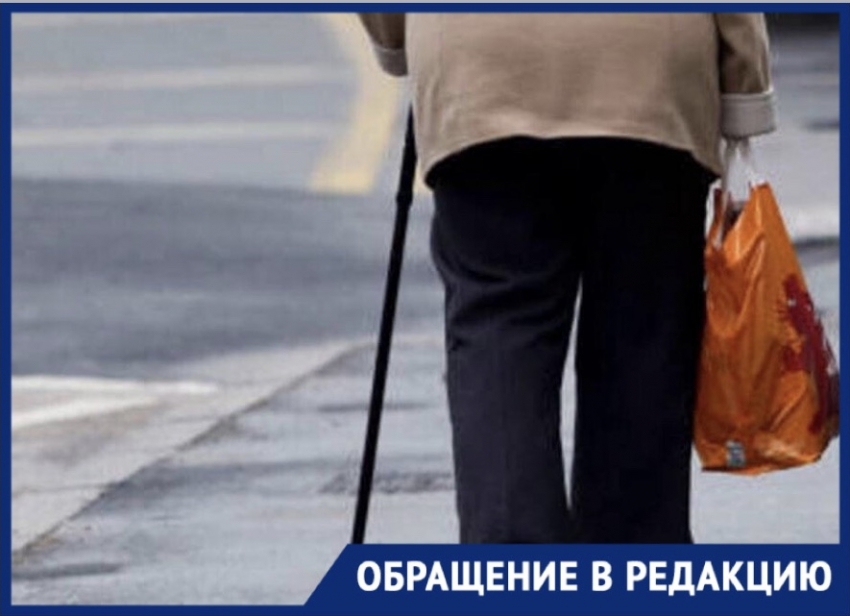 "Я сейчас этой клюшкой тебе по башке дам": в Новороссийске водитель такси отказался вести бабушку-инвалида