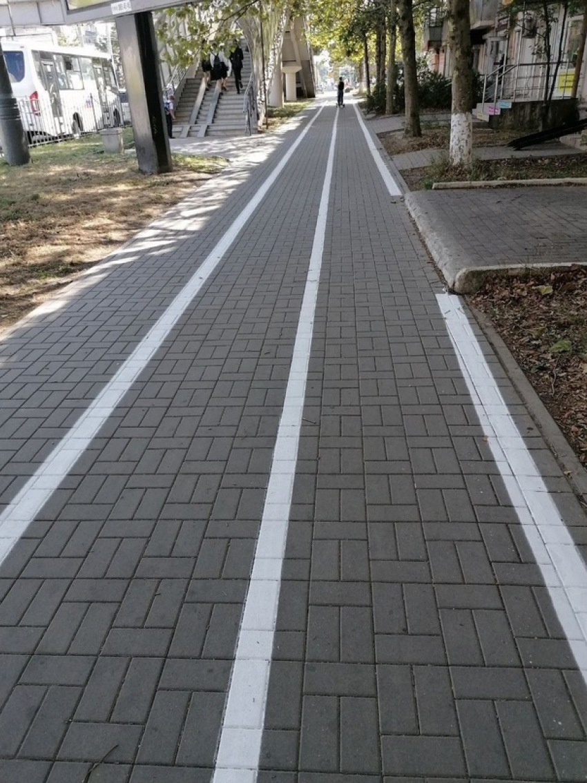 Чудо планирования — велодорожку, вытеснившую пешеходов в Новороссийске, перенесут