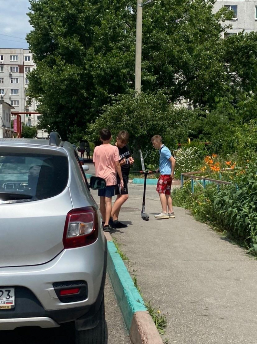 Кто скручивает колпачки с машин в Новороссийске