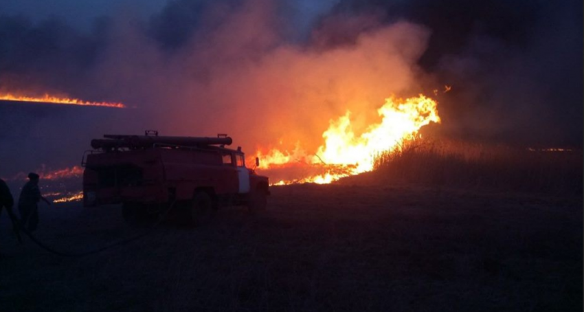 Новороссийцы зажгли так, что пожарным пришлось час тушить последствия