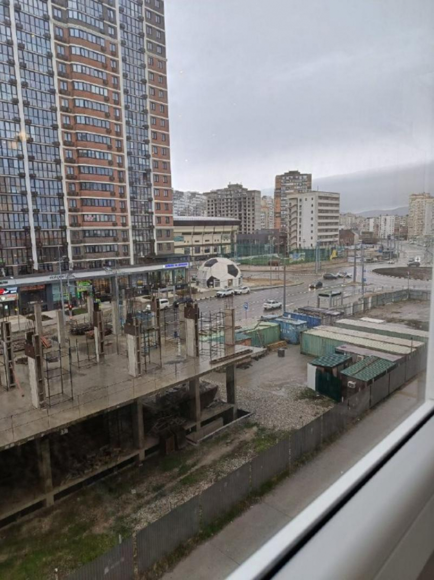 Заброшенные стройки отравили жизнь новороссийцам