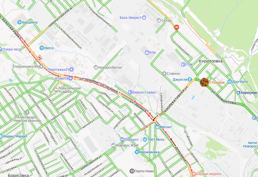 Ни въехать, ни выехать: со всех сторон Новороссийска машины встали в пробки 