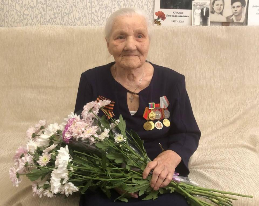 Маленькие новороссийцы поздравили с 9 мая 97-летнего ветерана ВОВ 