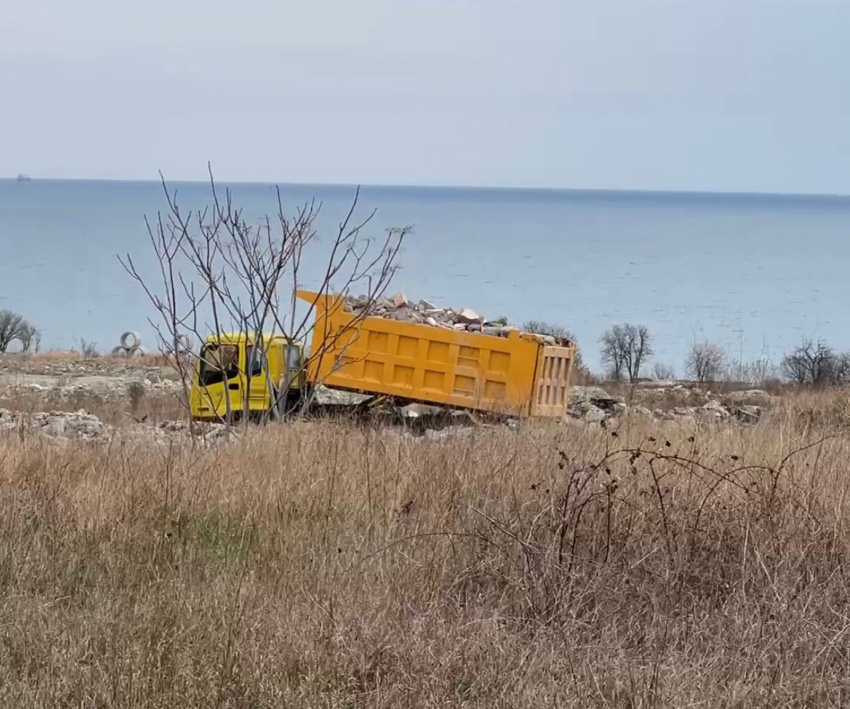 Загадочная стройка у моря в Новороссийске: стали известны подробности 