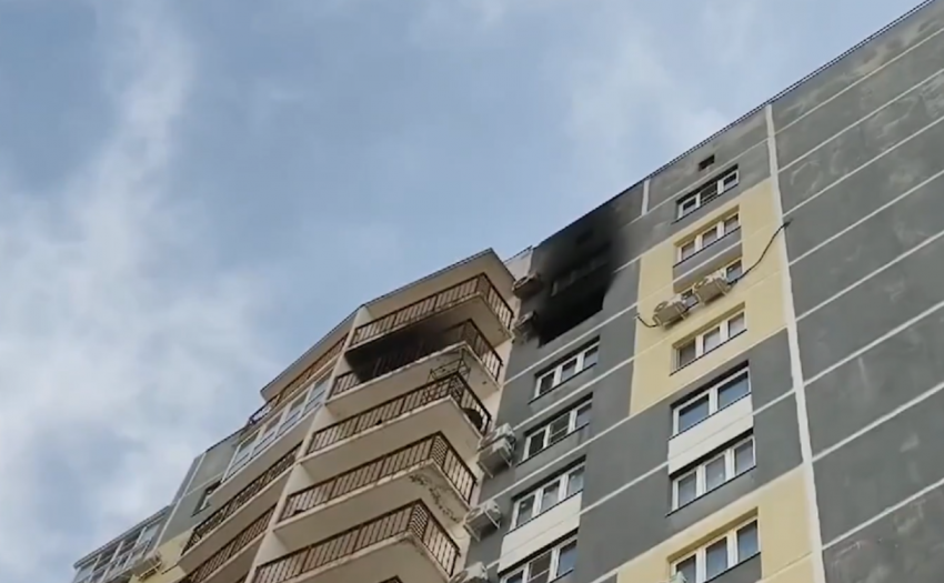 Атака БПЛА: кадры с места трагедии в Краснодаре, о пожаре и обломках