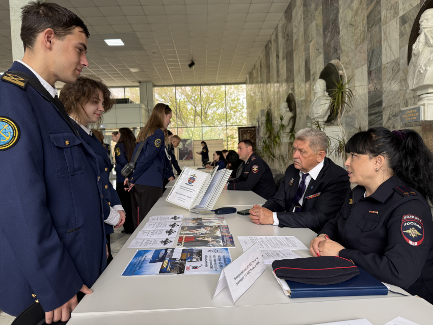 Нужны в море и на суше: в Ушаковке прошла традиционная Ярмарка вакансий 