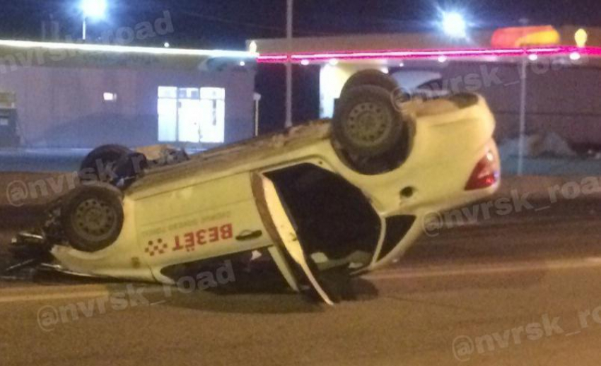 Такси, такси, вези, вези: пьяный водитель перевернулся в Новороссийске ночью