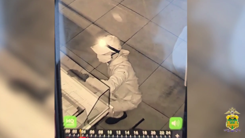 Моя прелесть! Вор из Новороссийска чуть не вынес все золото из магазина Анапы