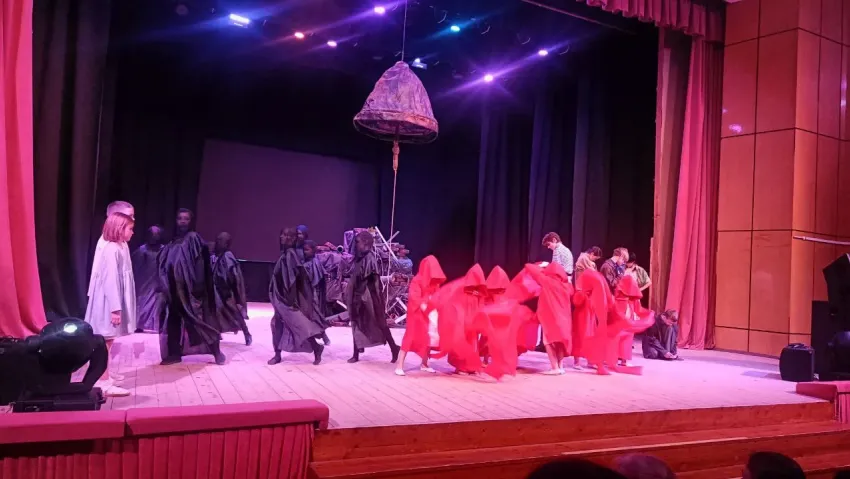 В Новороссийске состоялась премьера спектакля «Я ангелом летал»: юные артисты города-героя о патриотизме, любви и самоотверженности в годы ВОВ