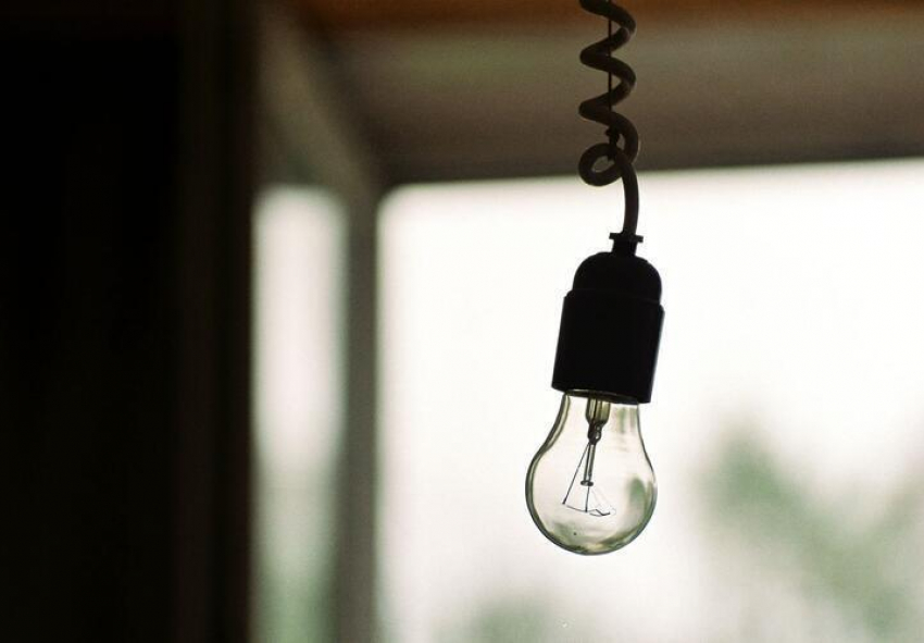 “Не светлый” понедельник: где сегодня отключат электричество в Новороссийске 