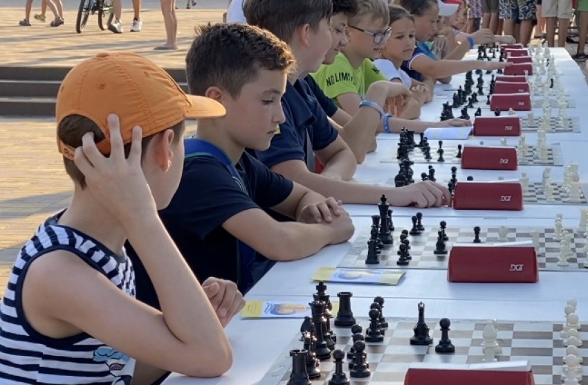 Шахматы могут быть веселыми: в Новороссийске состоялся большой спортивный праздник