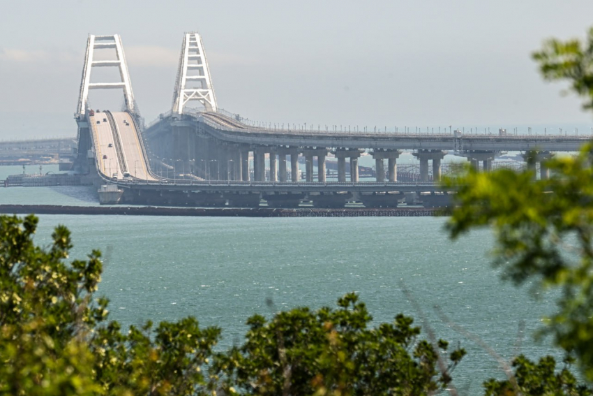 С 3 ноября Крымский мост закрыт для электрокаров: что делать водителям 