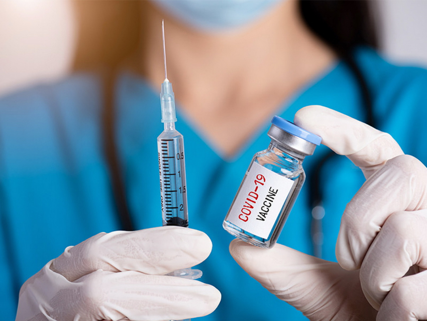Кому не поможет вакцина от «ковида»: вирусологи о главном 