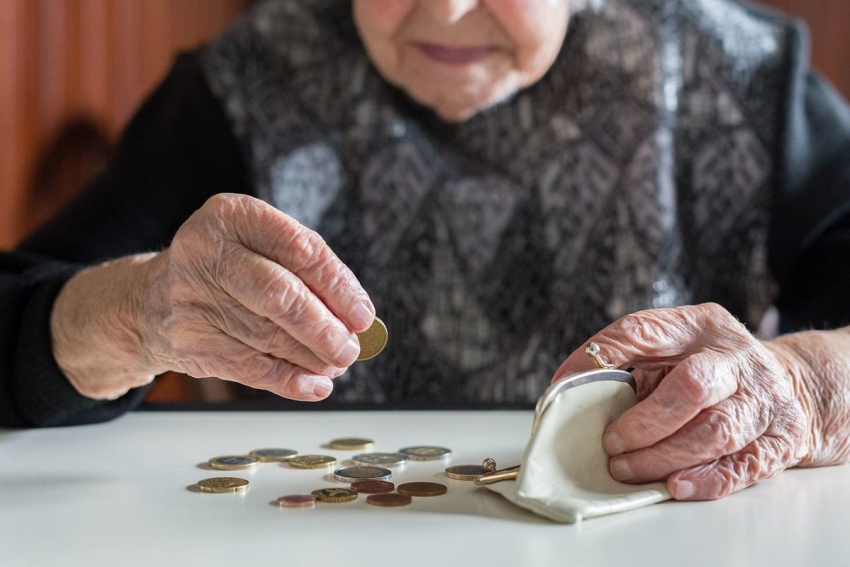 "Издеваются над стариками": 90-летней жительнице Новороссийска снизили компенсацию 