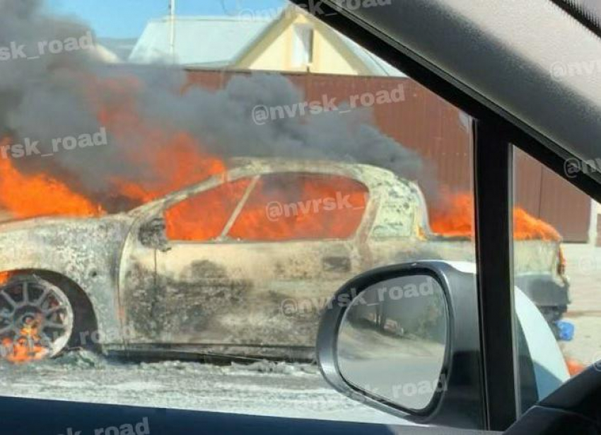 В пригороде Новороссийска сгорел автомобиль