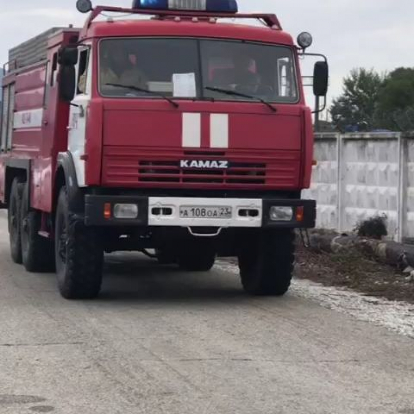 ЧП на складе хлора: весь день по улицам Новороссийска будут гонять скорые, пожарные и МЧС 