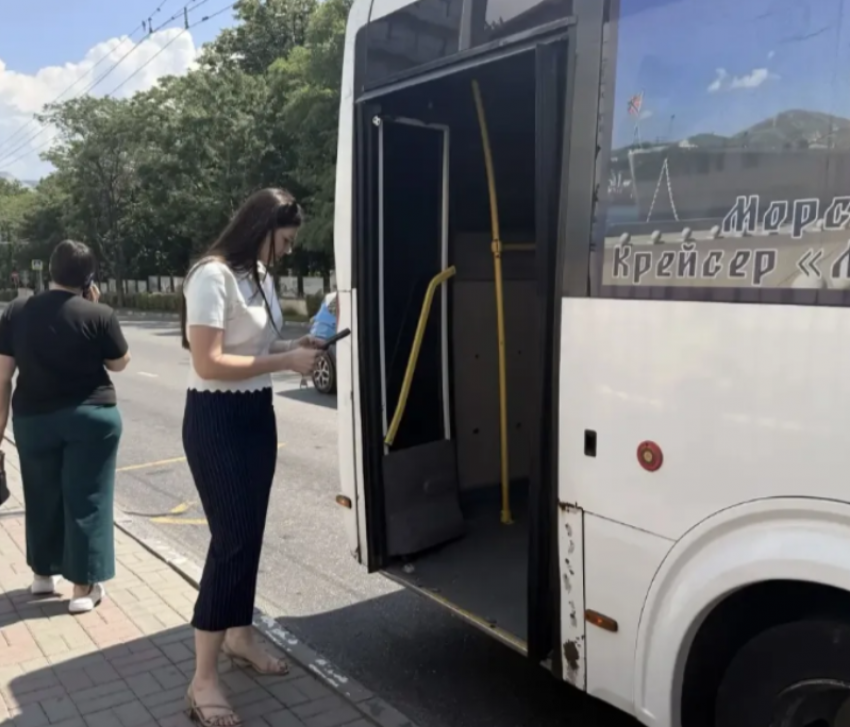 Душно и грязно: еще три автобуса сняли с линии в Новороссийске