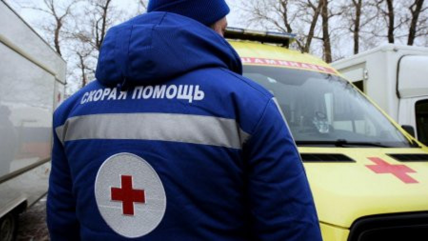 На набережной Новороссийска агрессивная пациентка напала на врача Скорой помощи 