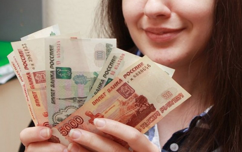 Более 180 тысяч рублей украла коллега у жительницы Новороссийска 