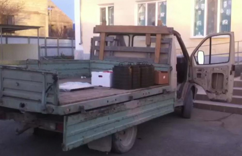 На грязной ГАЗели привезли еду в одну из школ Новороссийска