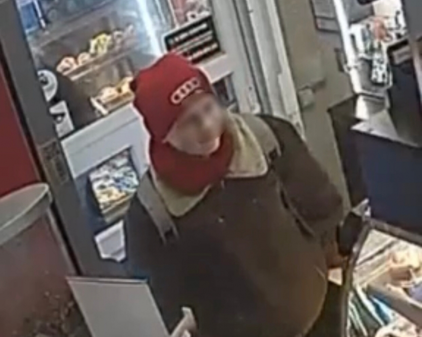 Внимание, розыск! Полиция ищет новороссийца в красной шапке 