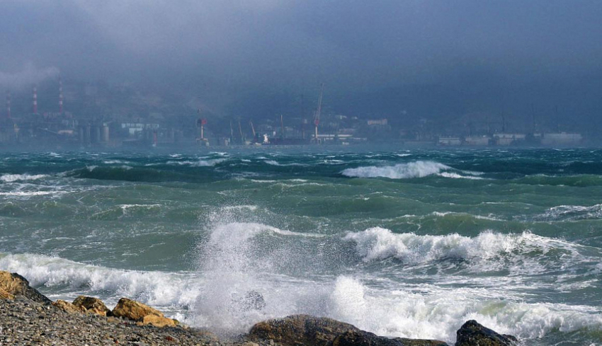 Шторм ливень и потоп придут в Новороссийск: жителей просят быть бдительными