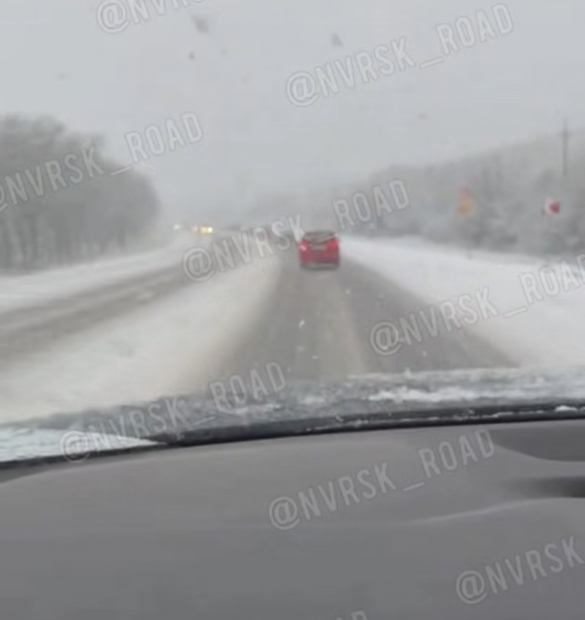 Из-за снега и гололеда под Новороссийском образовалась огромная пробка 